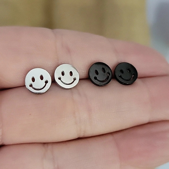 🔥LAST PAIR🔥 Smiley Face Stud Earrings, unisex - Picture 7 of 9
